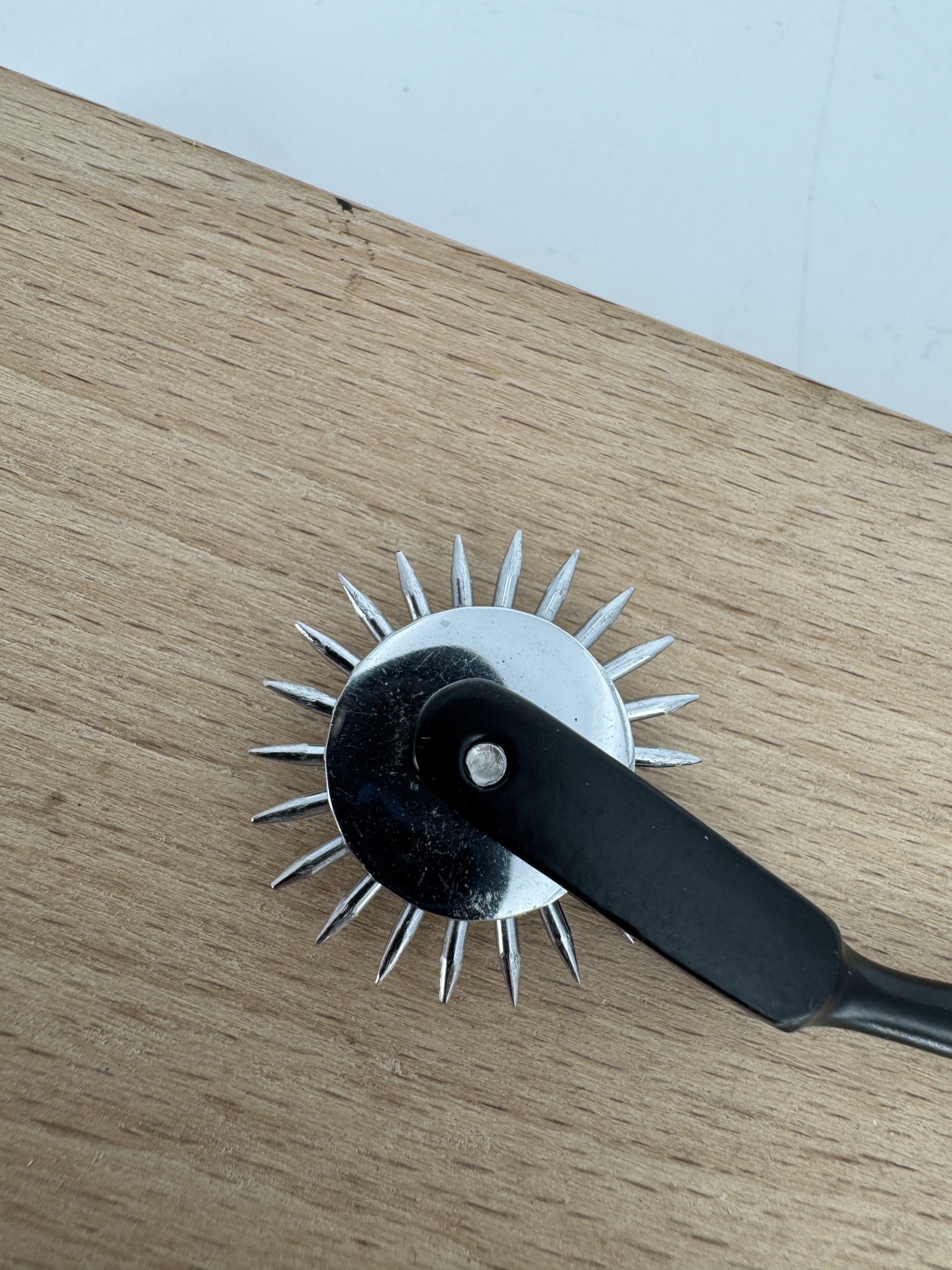 Roulette à picots Wartenberg Noire