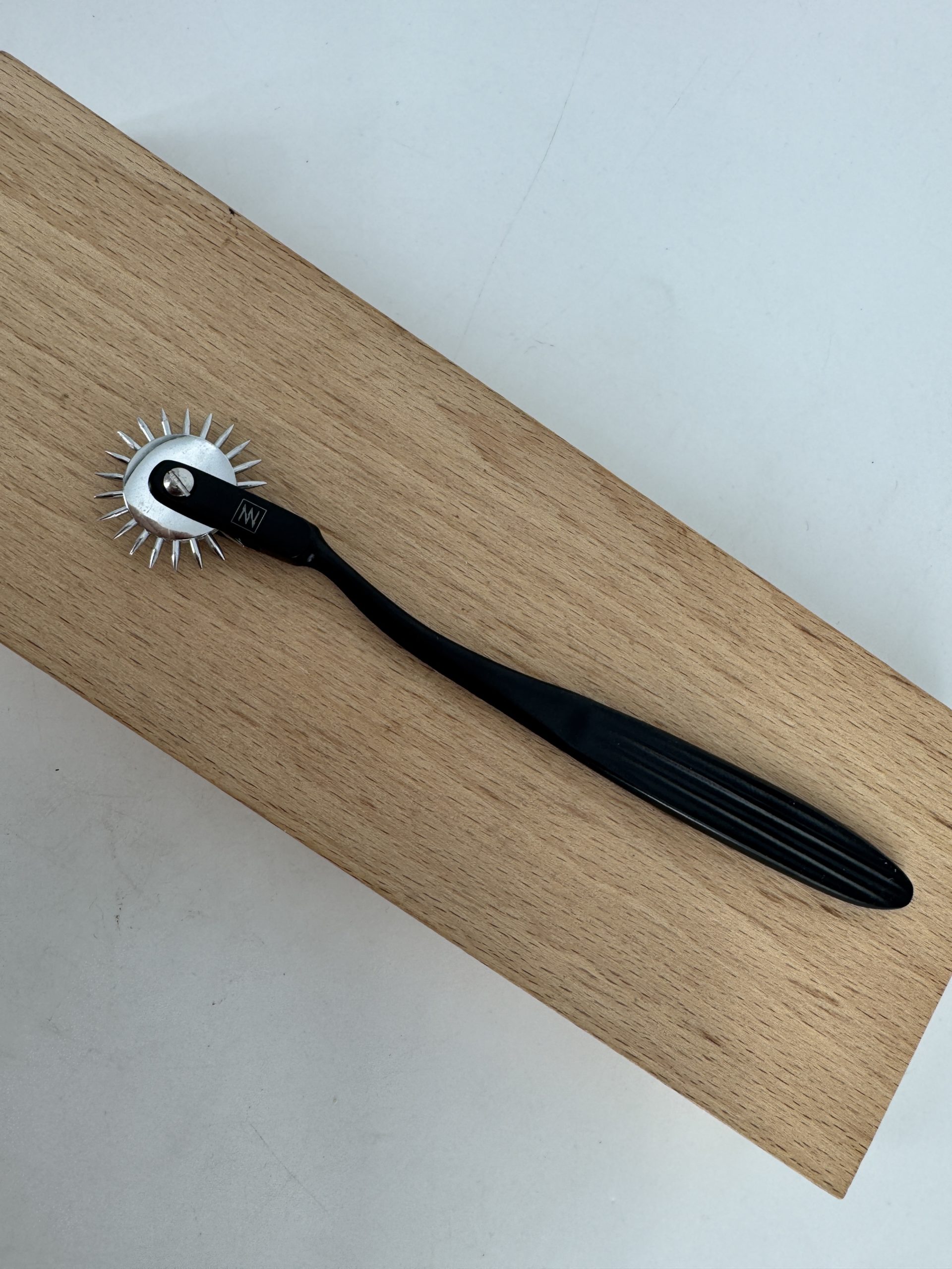 Roulette à picots Wartenberg Noire