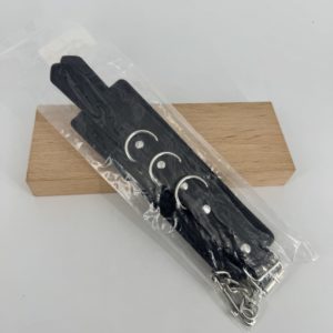 Menottes en cuir simili