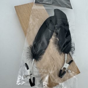 Pinces à seins plume noire Sweet Caress