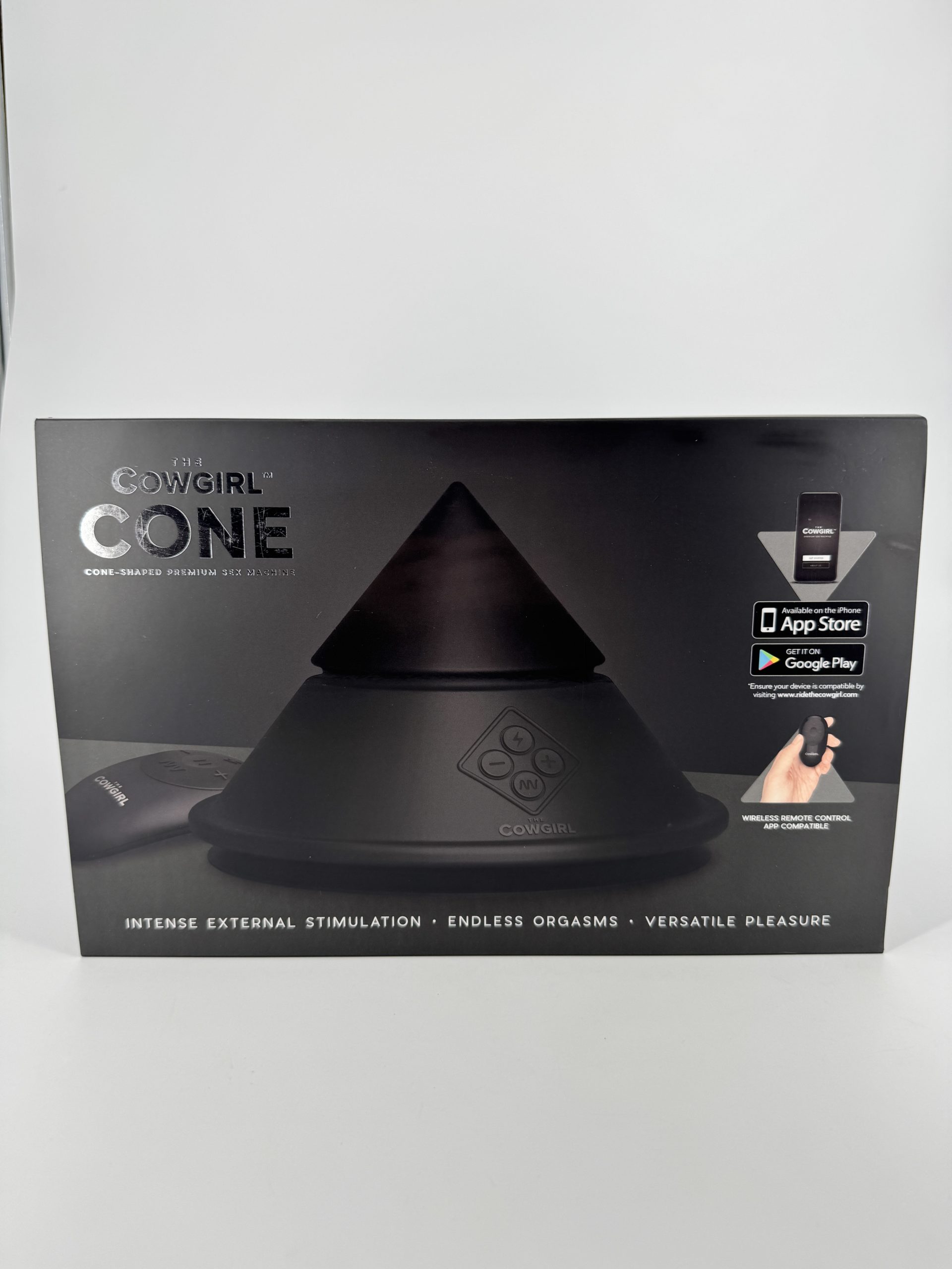 The Cowgirl Cone Black - stimulateur interne et externe avec un dildo "The Alamo" et un "The Saddle"