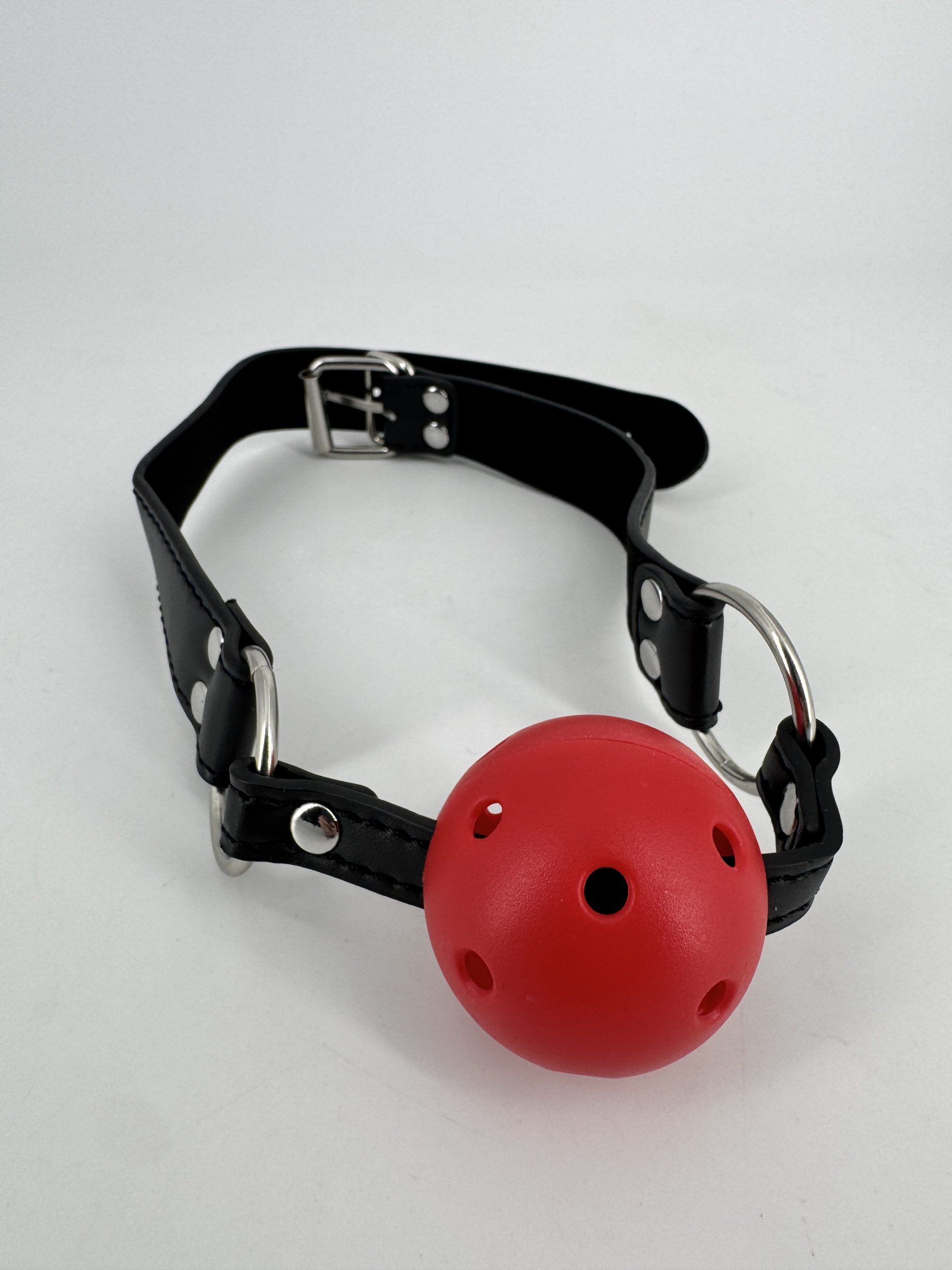 Bâillon boule rouge avec trous - Spazm Bedroom