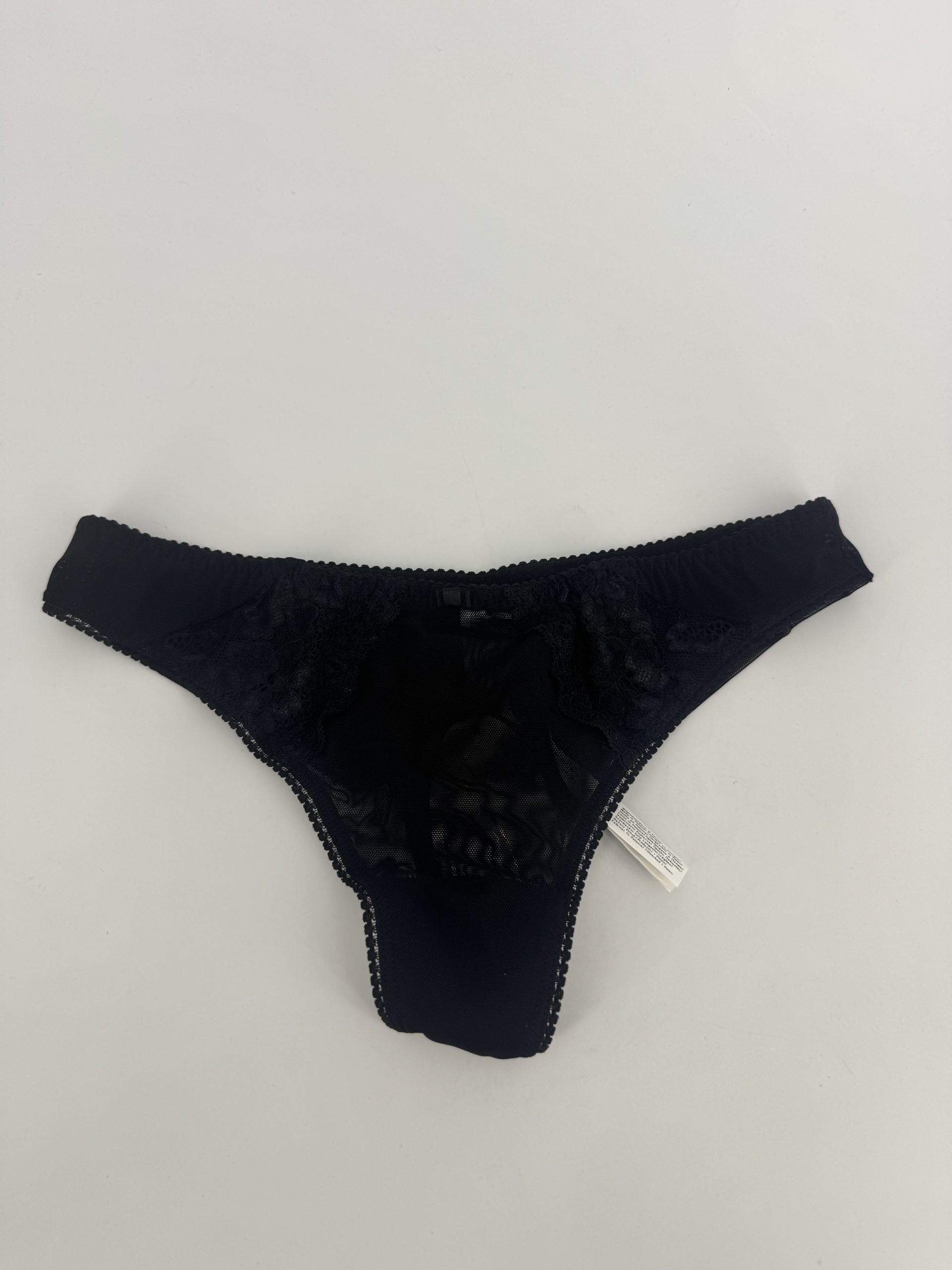 String brésilien noir Adilia Axami taille 38